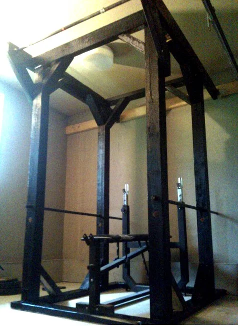 kyykkyhäkki maalattu 2.webp