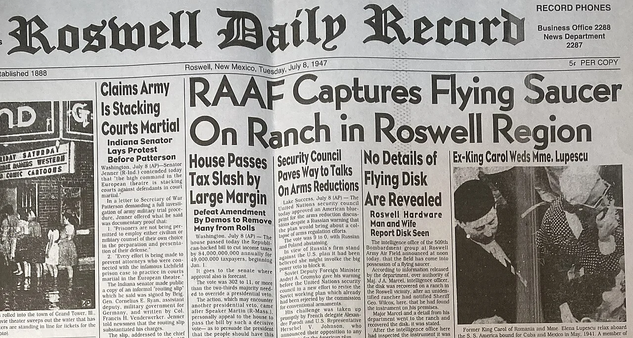Roswell_Daily_Record._July_8,_1947._RAAF_Captures_Flying_Saucer_On_Ranch_in_Roswell_Region._T...webp