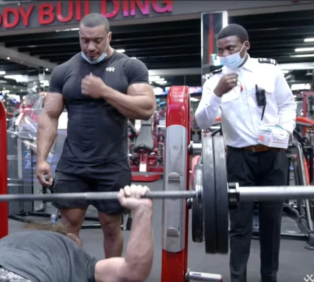 Larry Wheels ja vartija.webp