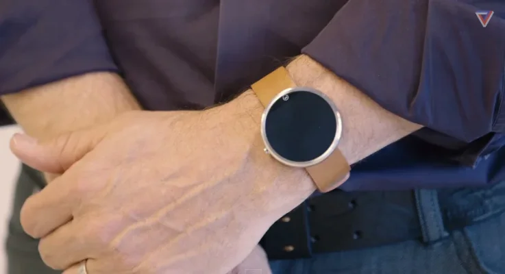 moto-360-on-wrist.webp moto-360-on-wrist.webp